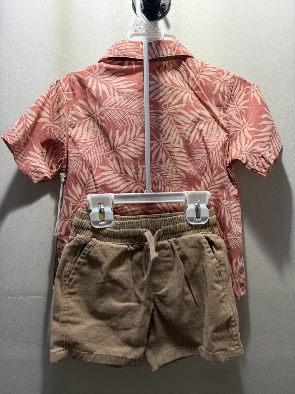 NWT Toddler Leaf Print Button-Up Shirt & Khaki Shorts Set